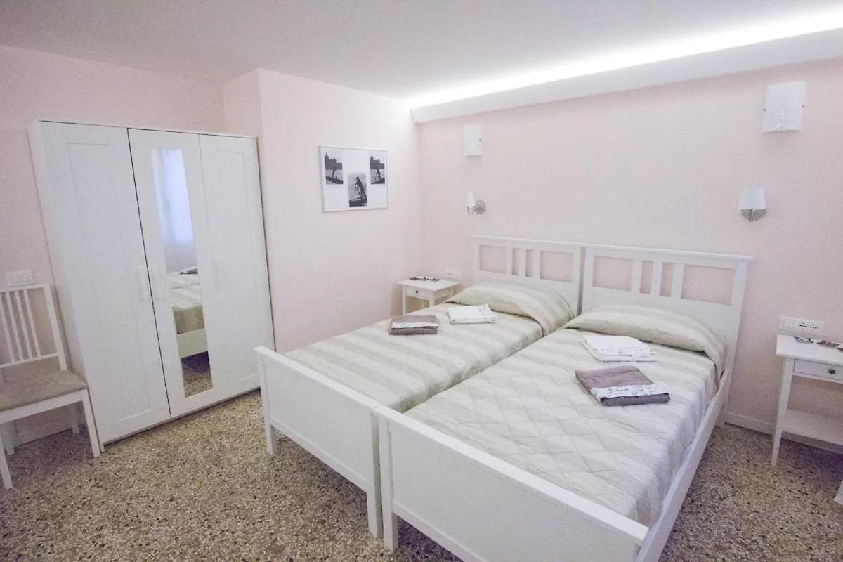 Venice Rialto Bridge Apartment Италия